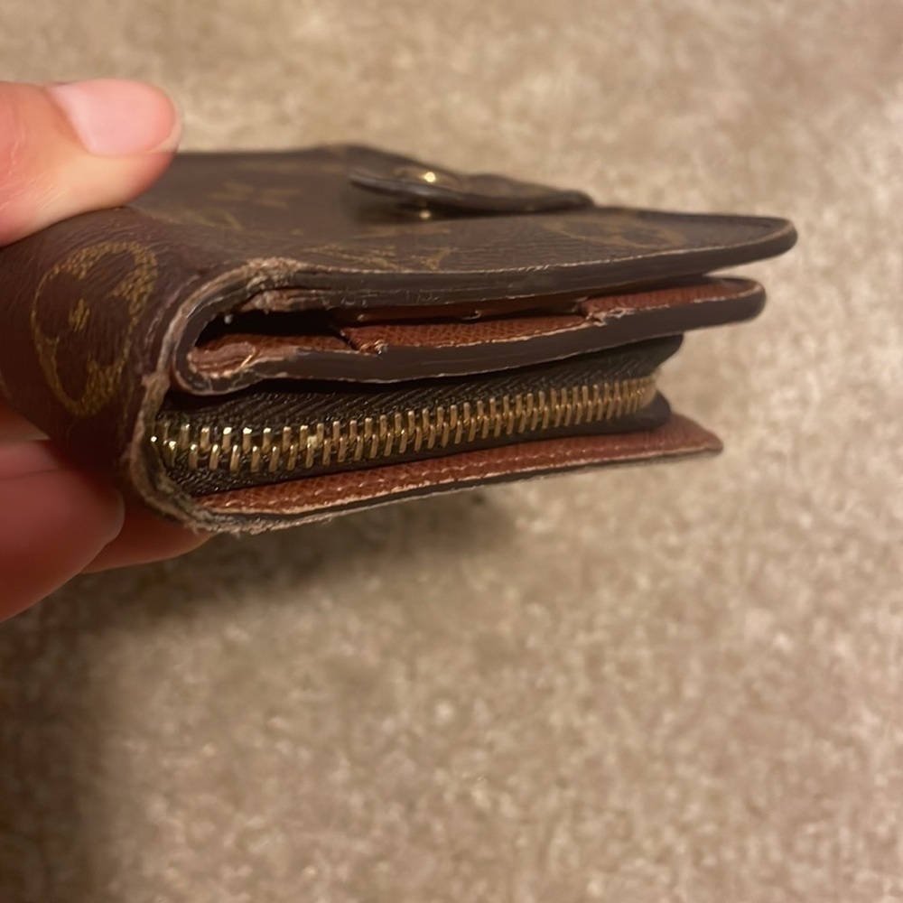 LOUIS VUITTON WALLET - Picture 6 of 14